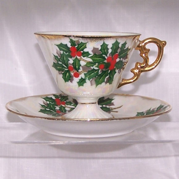 VTG - Ucagco Christmas "December Holly" Lusterware Tea Cup and Saucer - Picture 2 of 9